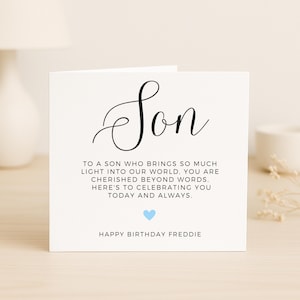 Tarjeta de cumpleaños para hijo, mensaje sincero de sus padres, diseño minimalista y elegante, opción de nombre personalizado, recuerdo especial para niños.