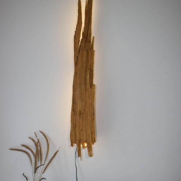 Wandlampe „Feuerzunge“ aus Holz, LED, Designerleuchte, Unikat, Woodlamp