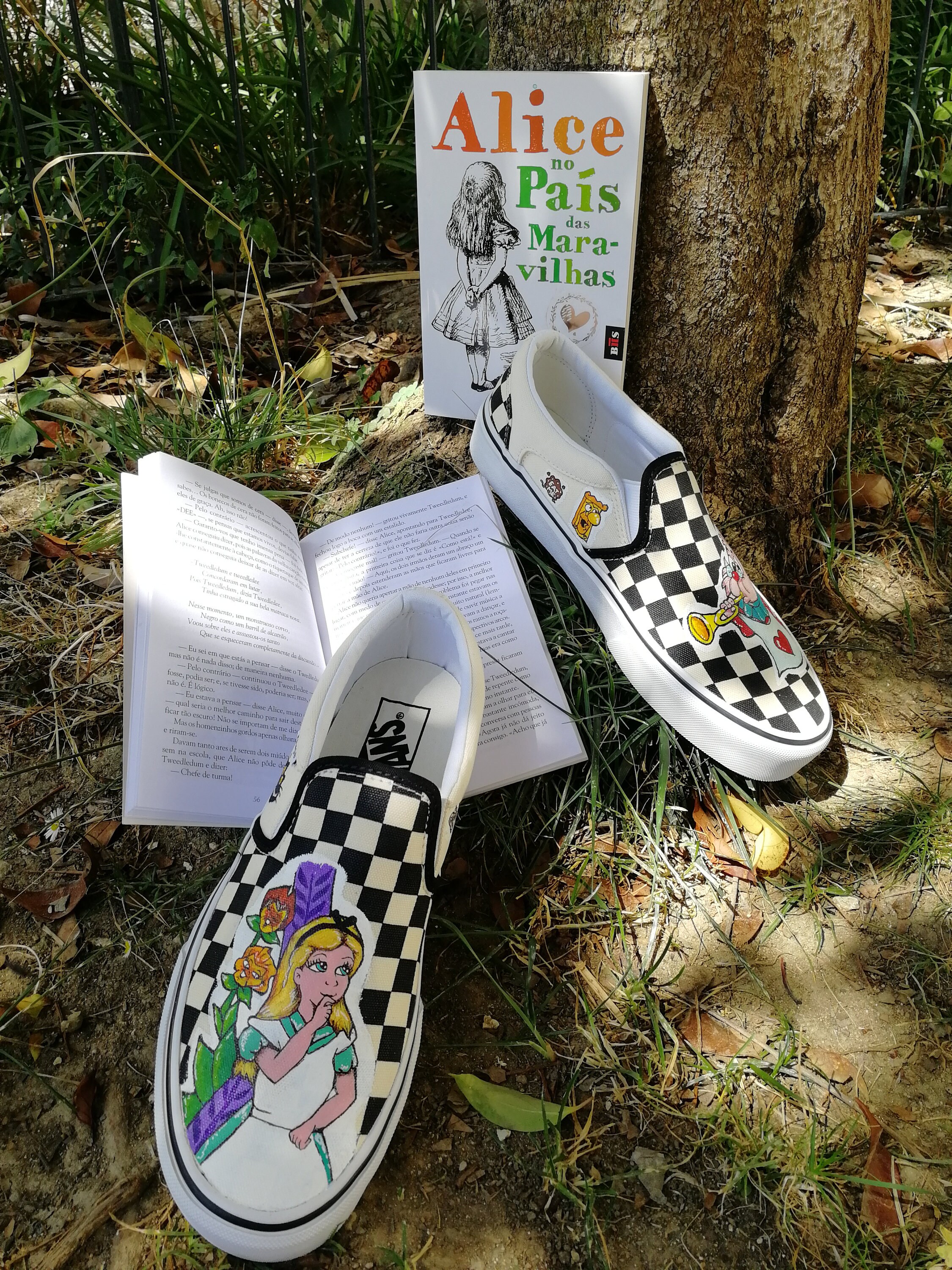 Alice in wonderland vans high tops 2025