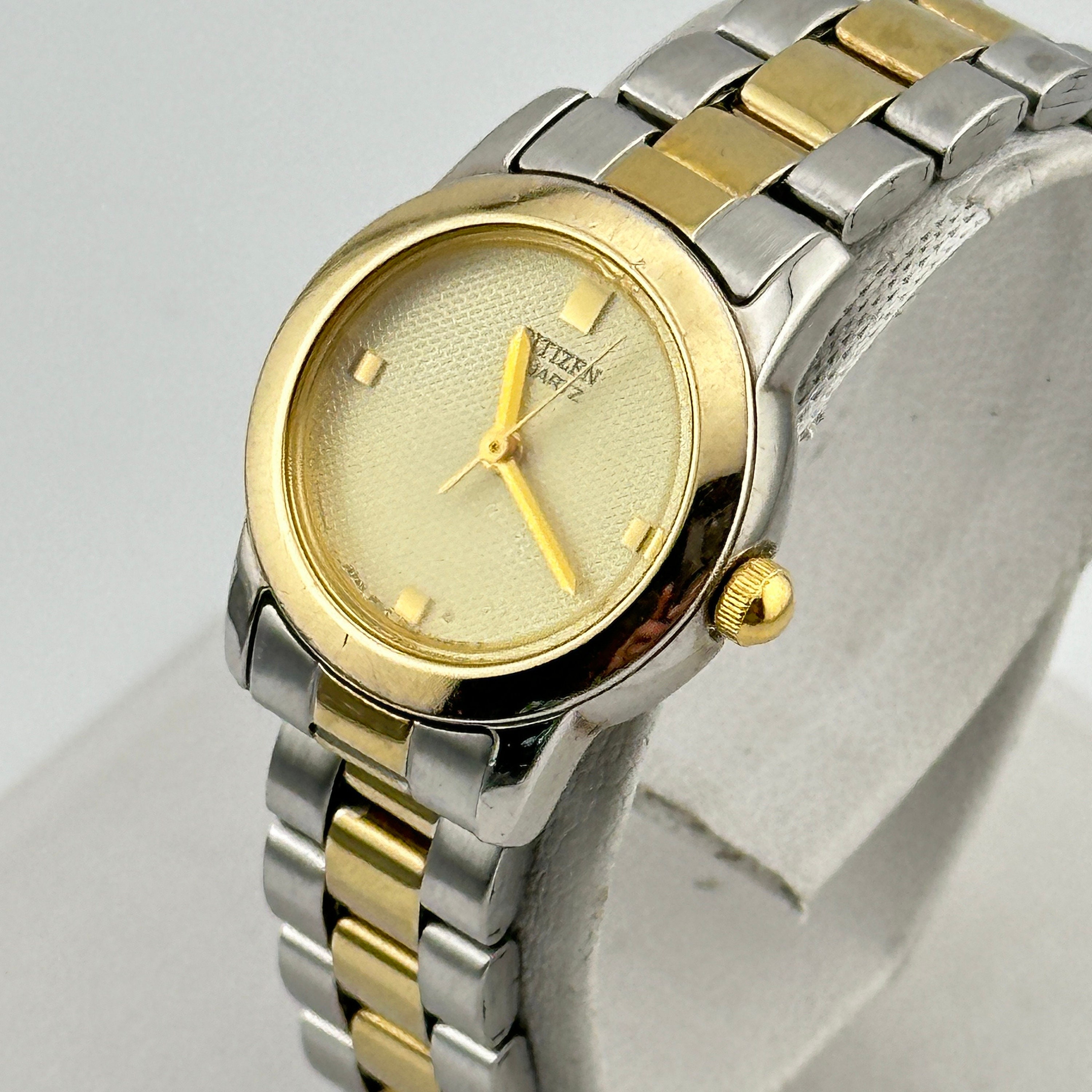 WORKS Vintage Citizens Womens Writst Watch Gold Tone Quartz Analog 547923 Amazon.com: Citizen Quartz Womens Watch, Black Dial  main image 2