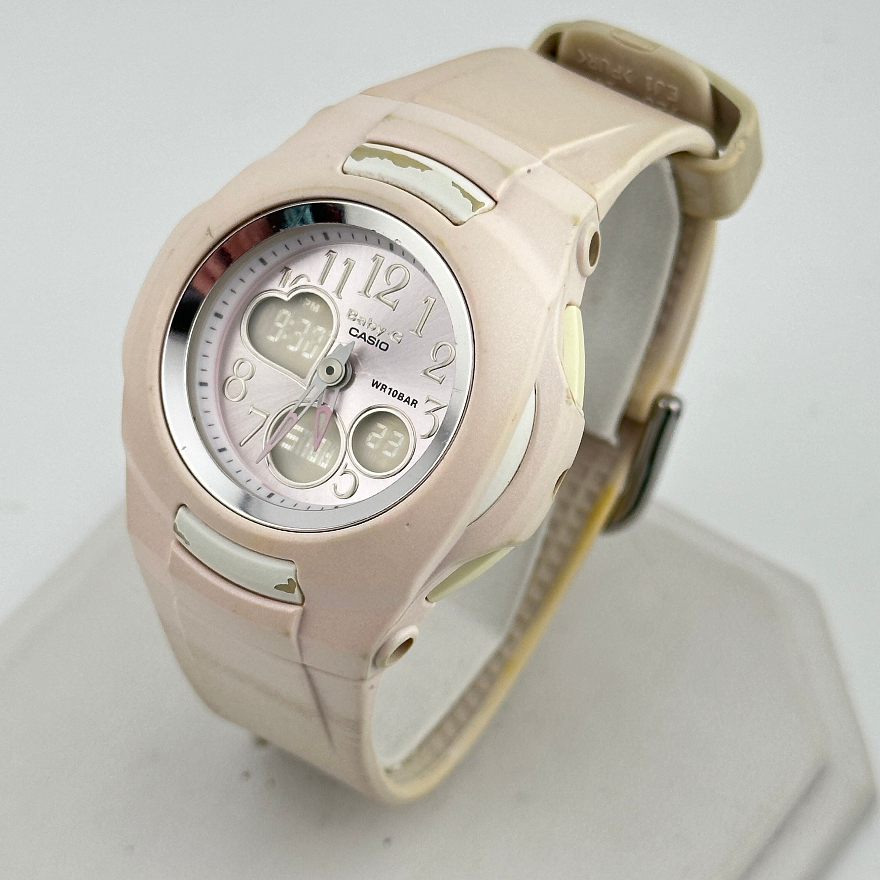 Casio Baby-g G-shock Chunky 39mm Ladies Watch - White and Pink Casio Baby-g G-shock Chunky 39mm Ladies Watch - White and Pink