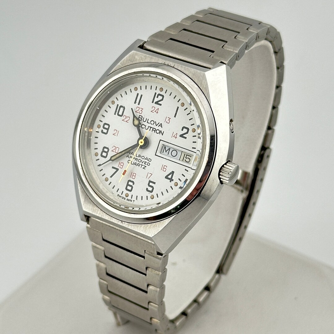 BULOVA Accutron II 時計 シルバー Amazon | BULOVA (ブローバ) 96B206 ACCUTRON II アキュトロン2