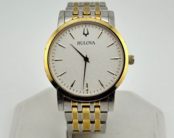 Vintage 1976 Bulova Quartz Digital Gold Tone Watch 35mm Works (Light Not Workng) Vintage 1976 Bulova Quartz Digital Gold Tone Watch 35mm  main image 4