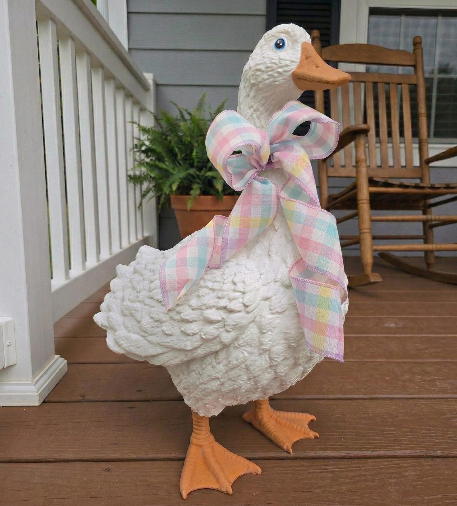 Detailed Porch Goose Figurine, Holiday Outdoor Decoration, 18-Inch