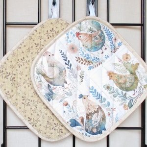 Agarraderas con pollitos florales en tonos pastel: Pollitos lavables a máquina, acolchadas, hechas a mano, aislantes, flores, color canela, beige, azul, verde