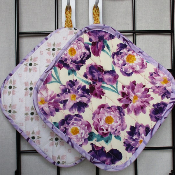 irises peonies dahlias pot holders purple green white machine-washable machine-dryable quilted insulated homemade leaves flowers flora