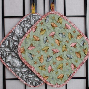 Seashells Starfish Potholders, Quilted Insulated green blue pink yellow homemade machine-washable machine-dryable