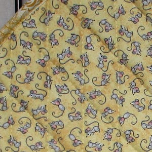 Agarraderas para ratones: Microestampado calicó amarillo gris rosa Hecho en casa Acolchado Aislante Lavable a máquina Seca a máquina