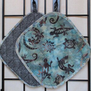 Lizards & Turtles Pot Holders batik blue gray suns Quilted insulated homemade machine-washable machine-dryable
