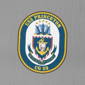 Könnte beinhalten: Ein gestickter Aufnäher in Blau und Gold mit dem Text "USS PRINCETON CG 59" und den Worten "HONOR AND GLORY" um ein Wappen mit einem Anker und Sternen.
