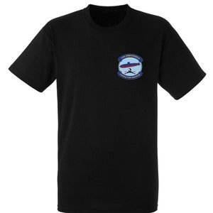 SSN-761 USS Springfield Schwarzes Kurzarm T-Shirt Abzeichen auf der Linken Brust gedruckt