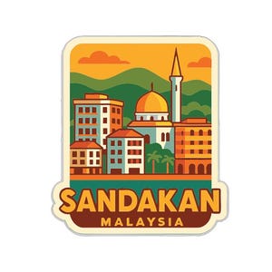 Könnte beinhalten: Ein rechteckiger Aufkleber mit einer stilisierten Illustration von Sandakan, Malaysia. Das Design zeigt Gebäude, eine Moschee und grüne Hügel unter einem orangefarbenen Himmel. Der Text "SANDAKAN MALAYSIA" ist in einem braunen Banner dargestellt.