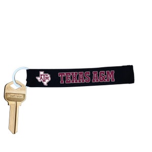 Texas A&M Aggies University Black Wristlet Llavero personalícelo con su nombre