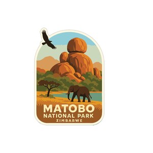 Könnte beinhalten: Ein Aufkleber mit einer Landschaft aus dem Matobo-Nationalpark in Simbabwe. Er zeigt einen Elefanten, einen Baum und einen fliegenden Vogel. Der Text "MATOBO NATIONAL PARK ZIMBABWE" befindet sich am unteren Rand.