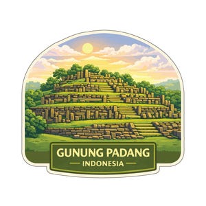 Może przedstawiać: Naklejka przedstawiająca Gunung Padang, starożytne stanowisko megalityczne w Indonezji. Obraz przedstawia schodkową piramidę z zieloną roślinnością, słonecznym niebem i tekstem "Gunung Padang - Indonesia".