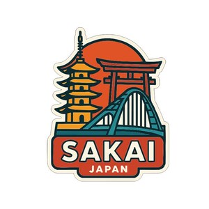 Może przedstawiać: Naklejka z ilustracją stylizowaną Sakai, Japonia. Projekt zawiera pagodę, bramę torii i most na tle czerwonego słońca. Słowo "SAKAI" jest wyraźnie wyświetlane, z napisem "JAPAN" poniżej.