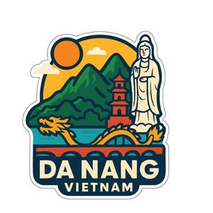 Könnte beinhalten: Ein Aufkleber mit einem Design von Da Nang, Vietnam. Die Illustration zeigt eine Drachenbrücke, Berge, eine Pagode und eine Statue. Der Text "DA NANG VIETNAM" wird in einem marineblauen Banner angezeigt.