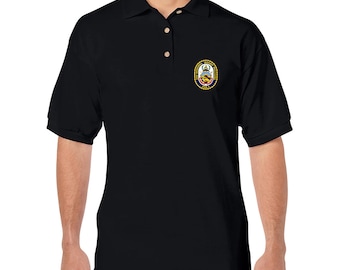 USS Hershel "Woody" Williams ESB-4 Polo negro Logo impreso en el lado izquierdo del pecho