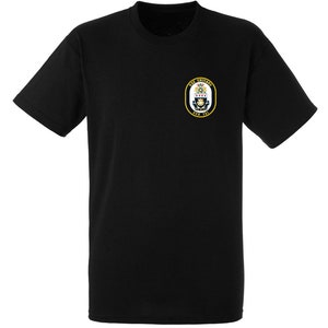 SSN-721 USS Chicago Schwarz Kurzarm T-Shirt Abzeichen auf der linken Brust gedruckt