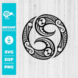 Puede incluir: Diseño tribal circular en blanco y negro con patrones intrincados. El diseño se establece sobre un fondo claro de vetas de madera. La imagen incluye el texto "Descarga instantánea" y opciones de tipo de archivo: SVG, DXF y PNG.