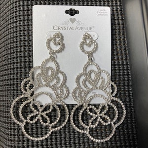 Stunning Silver Rhinestone Bridal Earrings / Bride/ Wedding/ Rhinestones/ Jewelry/ Wedding Essentials/ Bride Essentials/Bling