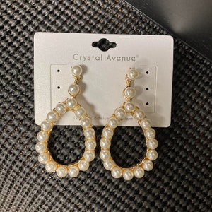 Stunning Gold & Pearl Costume Jewelry Bridal Earrings / Bride/ Wedding/Wedding Essentials/ Bride Essentials