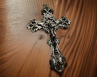 Colgante de crucifijo con intrincados trabajos en plata, rosario católico INRI, 2 pulgadas.