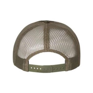 May include: Rear view of an olive green trucker cap. It has a mesh back and a curved peak. The adjustable strap is olive green and has the brand name "RICHARDSON" printed on it.