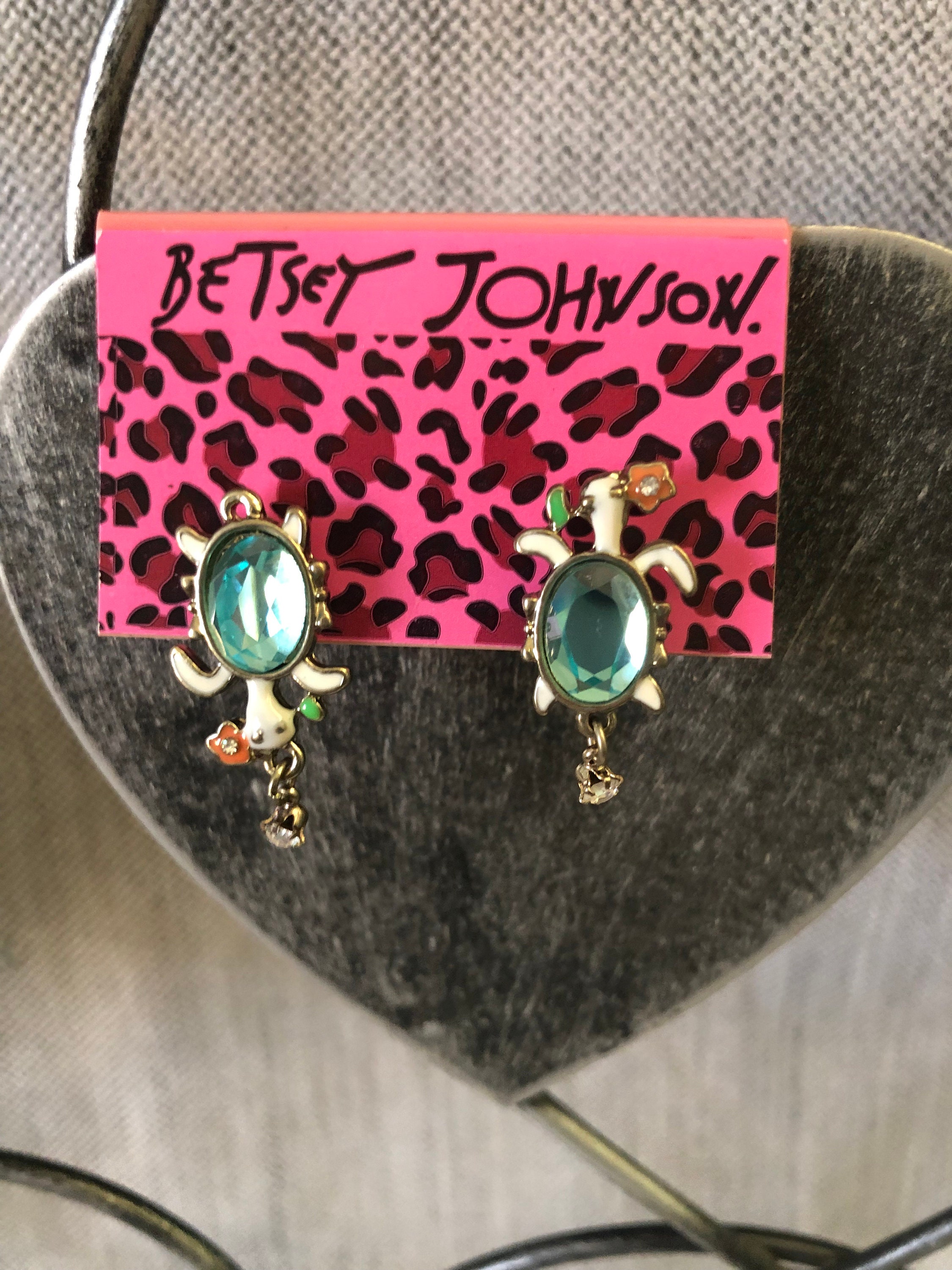 2322-PPMT NWT Betsey Johnson Turtle Stud Earrings for Sale in Gallatin, TN  - OfferUp