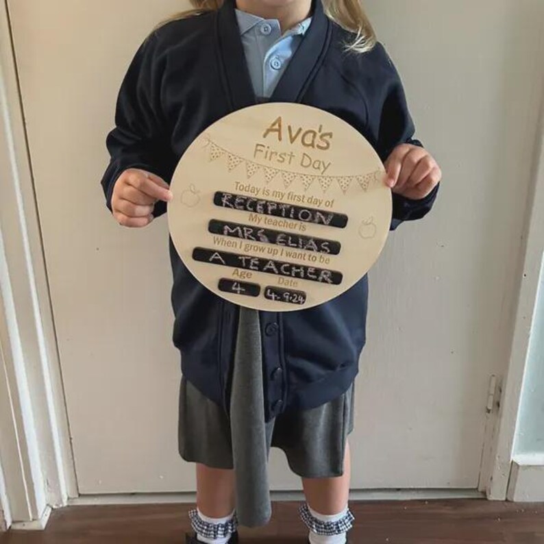 Personalised first day/starting school board photo prop immagine 4
