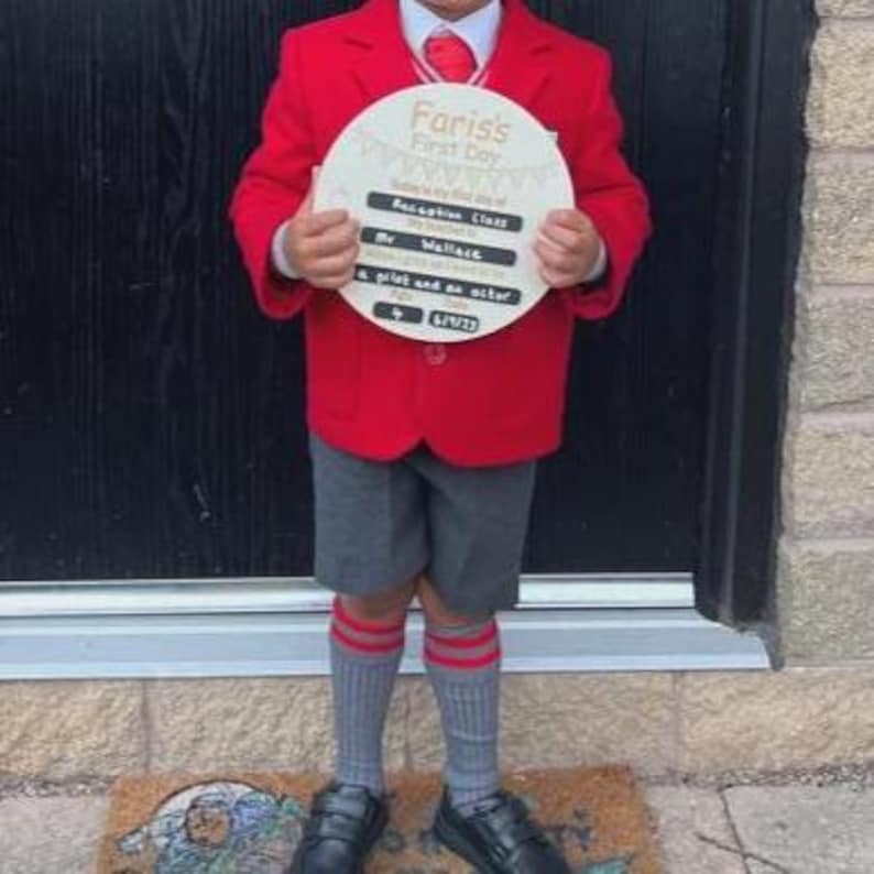 Personalised first day/starting school board photo prop immagine 6