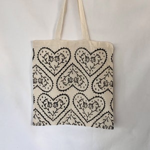 Schwarze Verzierte Herzen Canvas Tote Bag