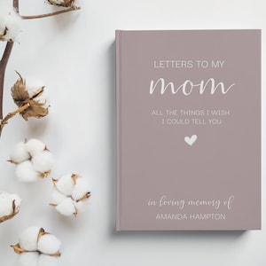Peut inclure: Un journal de couleur mauve avec le texte "Lettres &agrave; ma maman" et "Tout ce que je voudrais te dire" en lettres blanches. Le journal a &eacute;galement le texte "en m&eacute;moire affectueuse d'Amanda Hampton" en lettres blanches.