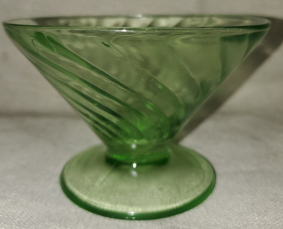 Vintage Uranium/Vaseline Swirl Plate main image 1