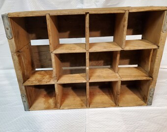 Caisse en bois de soda vintage 18 x 12 po. Peut contenir 12 bouteilles en verre ou canettes