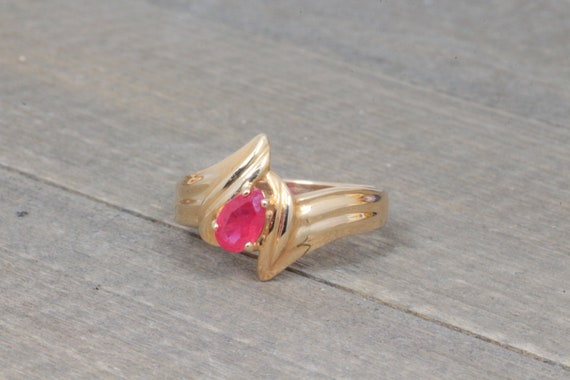 14k Gold Pear Cut Ruby Ring Size 6 1/2 - image 8