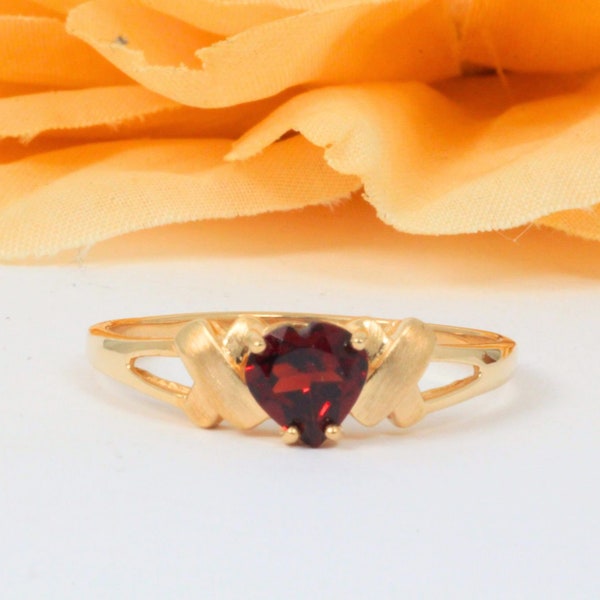 10k Solid Yellow Gold Garnet Heart Hugs & Kisses X Ring Size 13