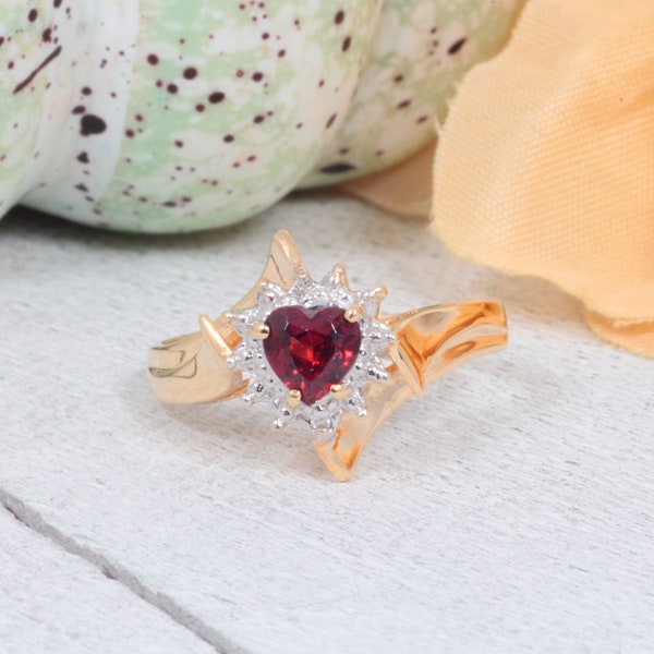 10k Yellow Gold Garnet Heart & Diamond Ring Size 7