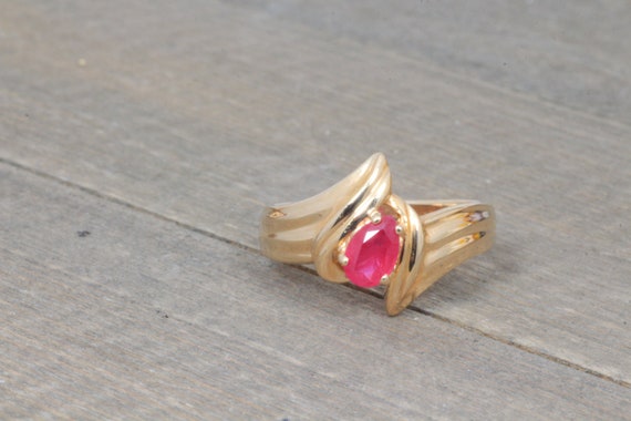 14k Gold Pear Cut Ruby Ring Size 6 1/2 - image 2