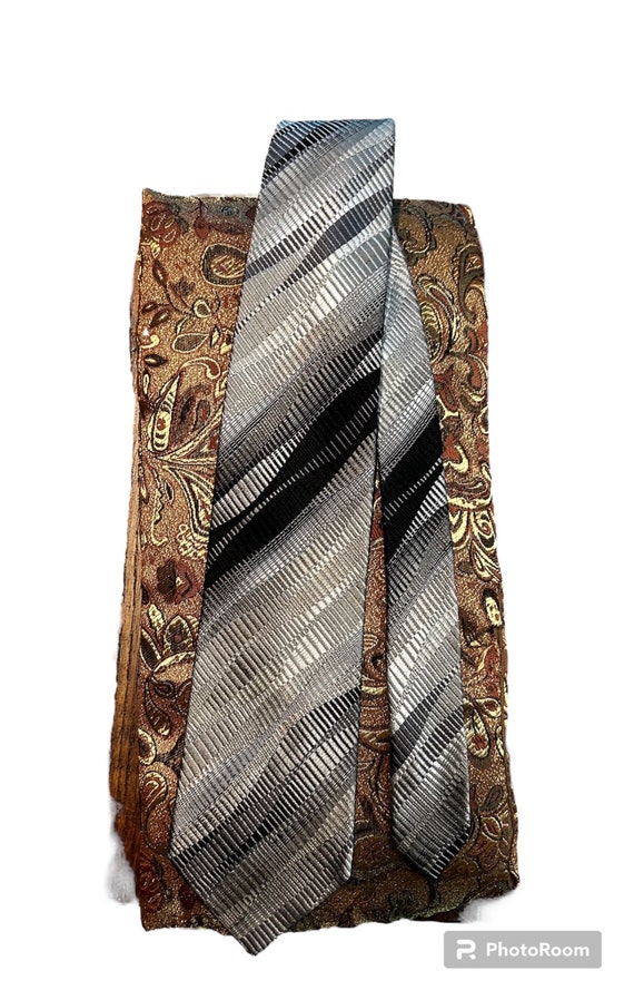 Cravatta Missoni. Cravatta vintage . Silk.  Motivo