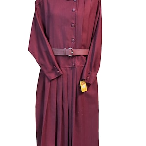 Vintage 70s dress/ burgundy/buttons/pleated skirt/ wool/ Burgundy dress with buttons belt and pleated skirt/ 70 Made in Italy