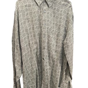 Vintage Saks Fifth Avenue long-sleeved gray diamond pattern cotton shirt from the 1990s - size L