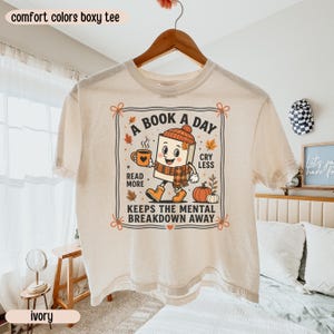 Fall Book Shirt, Cozy Season Shirt, Books Lover Fall Gift, Womens Pumpkin Season Shirt, Cute Pumpkin Shirt, Autumn Leaf Shirt, Boxy Crop Top
