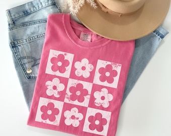 Comfort Colors® Checkered Flowers Shirt Retro Flowers T-Shirt Boho Floral TShirt Gift For Mom Spring T Shirt Trendy Floral Oversized Tee