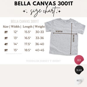 Peut inclure: Un tableau des tailles pour t-shirt en jersey pour tout-petit Bella Canvas 3001T indiquant la largeur, la longueur et le poids en pouces et livres pour les tailles 2T &agrave; 5T. Le graphique inclut une illustration de t-shirt gris avec des fl&egrave;ches.
