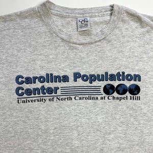 Camiseta vintage del Centro de Población de Carolina UNC Chapel Hill XXL Costura simple EE. UU. imagen 1