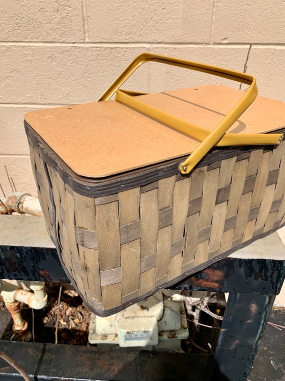 1970's Vintage Picnic Basket - Basket Weave with … - image 3