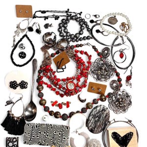 Vintage and Retro Bulk Jewelry and Craft Lot. Upcycle, Repurpose and Wear! Design Your Own Stylish Creations.
