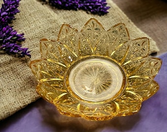 Federal Glass Yellow Amber Flower Shaped Bowl. 5.5" Glass Petal Bowl! Floral Candy Dish!