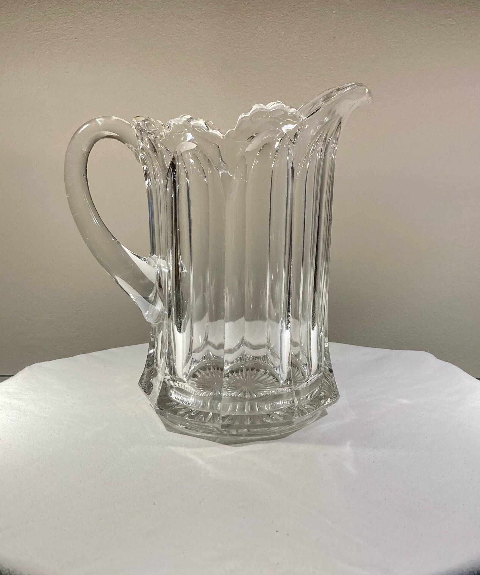 Hot Sell Elegant Diamond Design Water Pitcher with Handle Glass